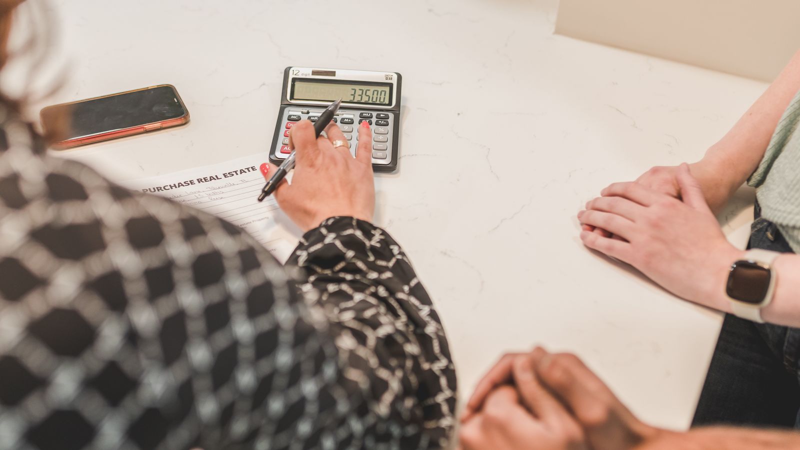 Crowdfunding immobilier ou SCPI : le comparatif chiffré de l’investisseur en 2026