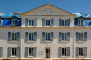 Facade immeuble ancien en renovation illustrant DPE F et G interdiction location